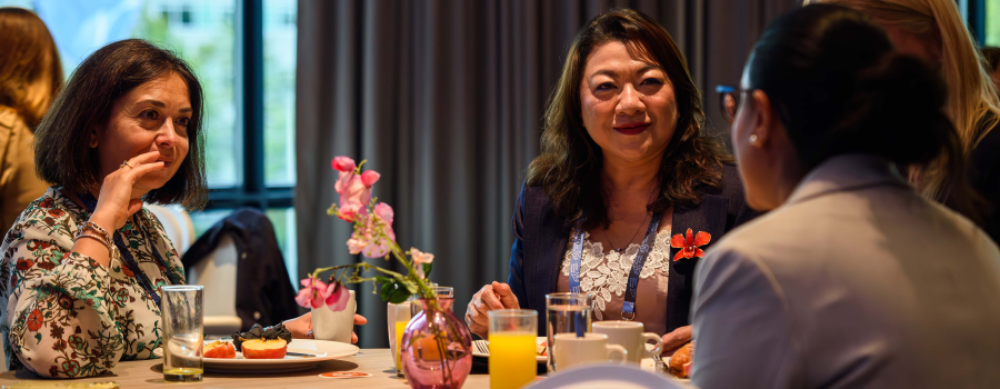 Women at the Global Shrimp Forum eating breakfast and chatting